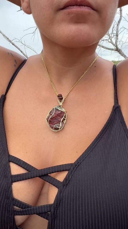 Volcánica — Red Obsidian Power Amulet